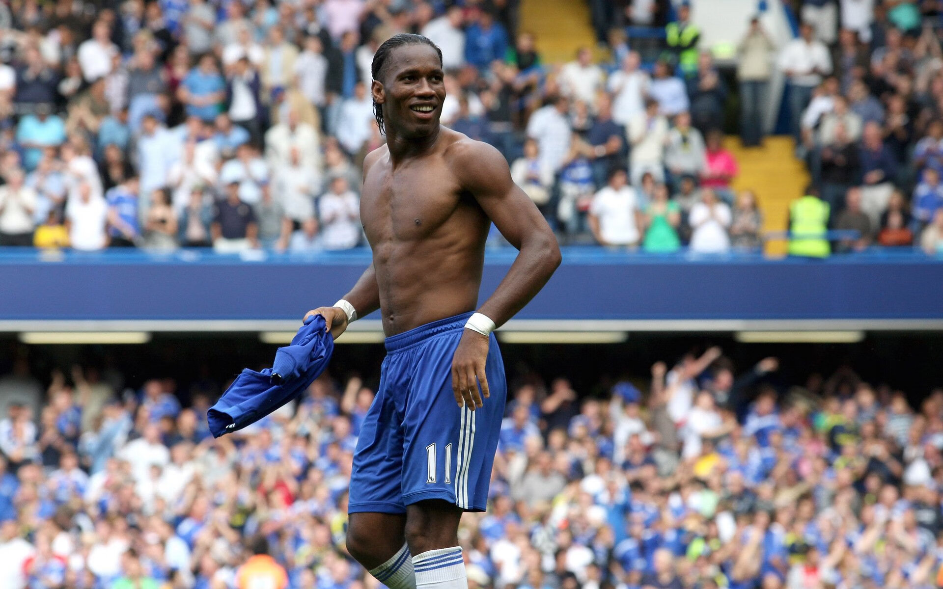 活塞强行终结新疆队，库里惊艳四座，当钢铁洪流遇上三分神迹