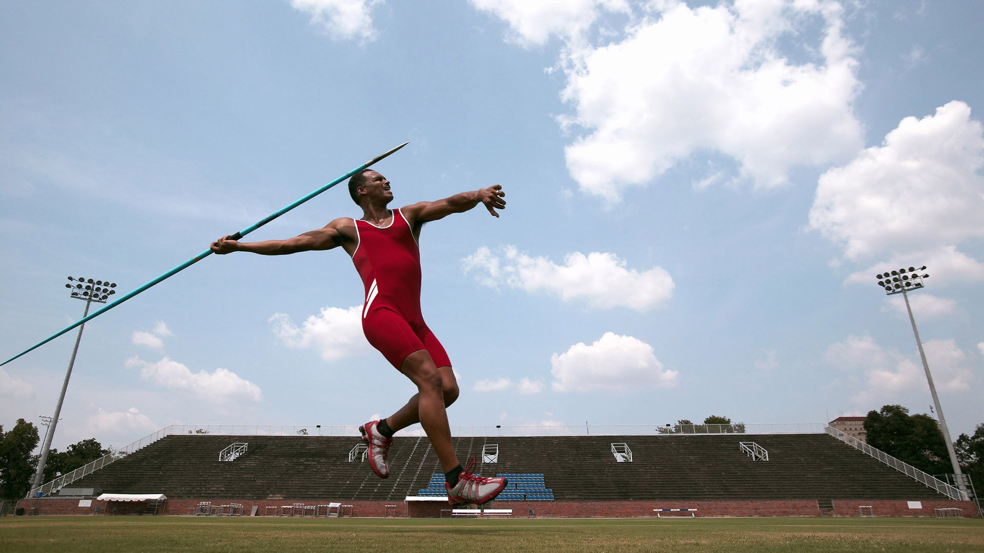 开云足球直播-霍勒迪孤星闪耀，魔术铁血晋级，爵士悲情谢幕