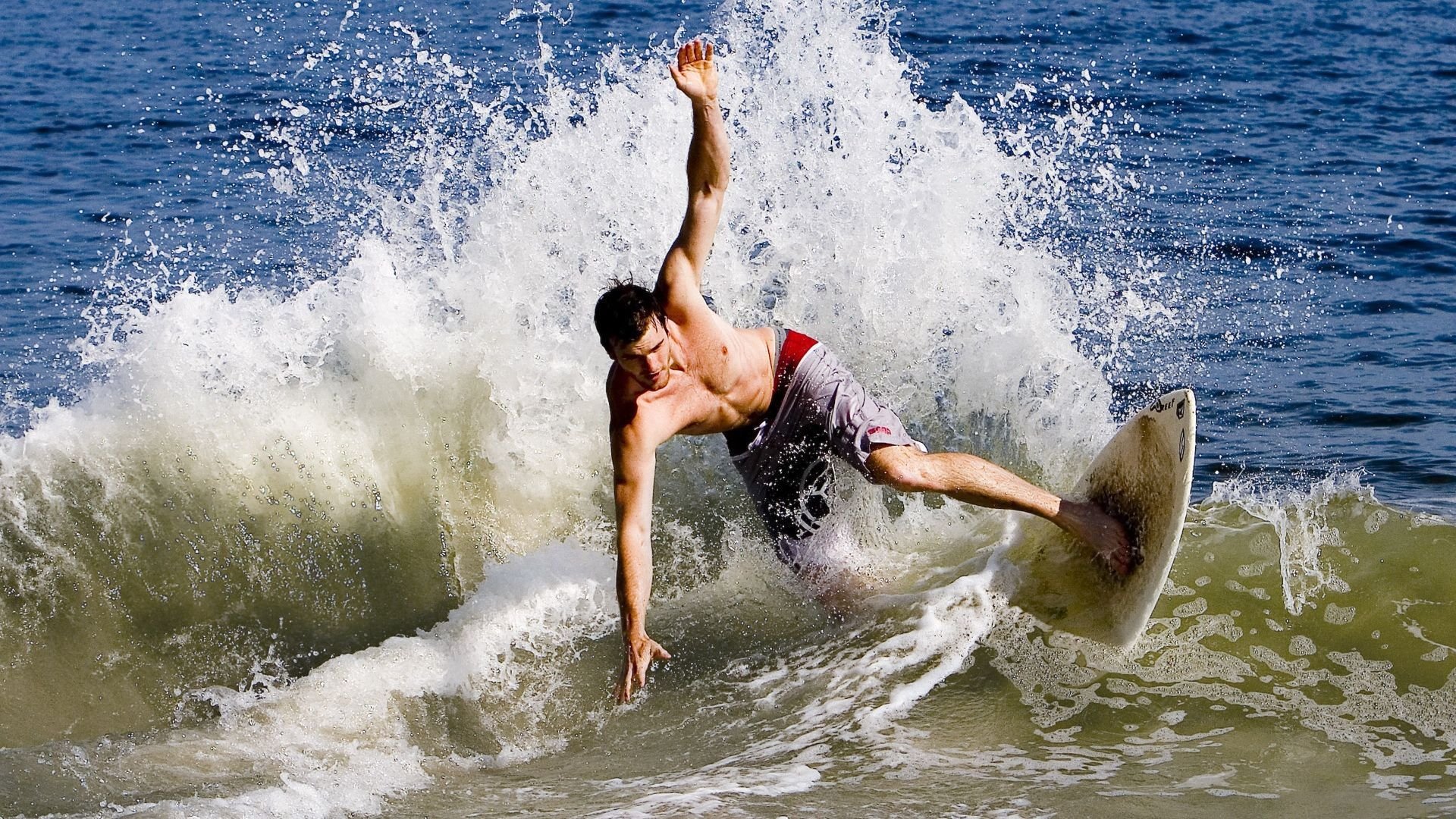 当弗拉霍维奇点燃亚平宁，橙色风暴已席卷阿兹特克—足球世界的唯一性交响