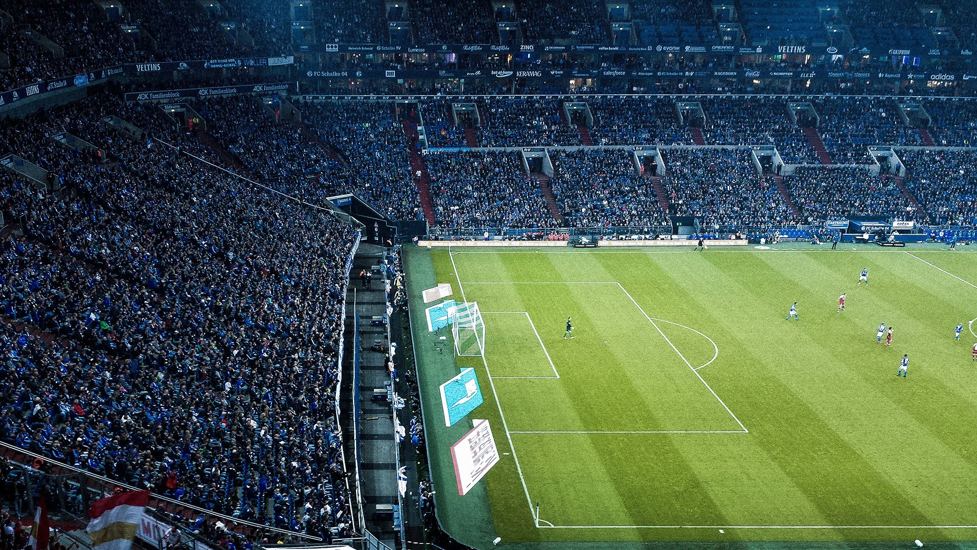 开云体育在线-赛道风云，迈凯伦轻取红牛车队，佩雷兹惊艳四座