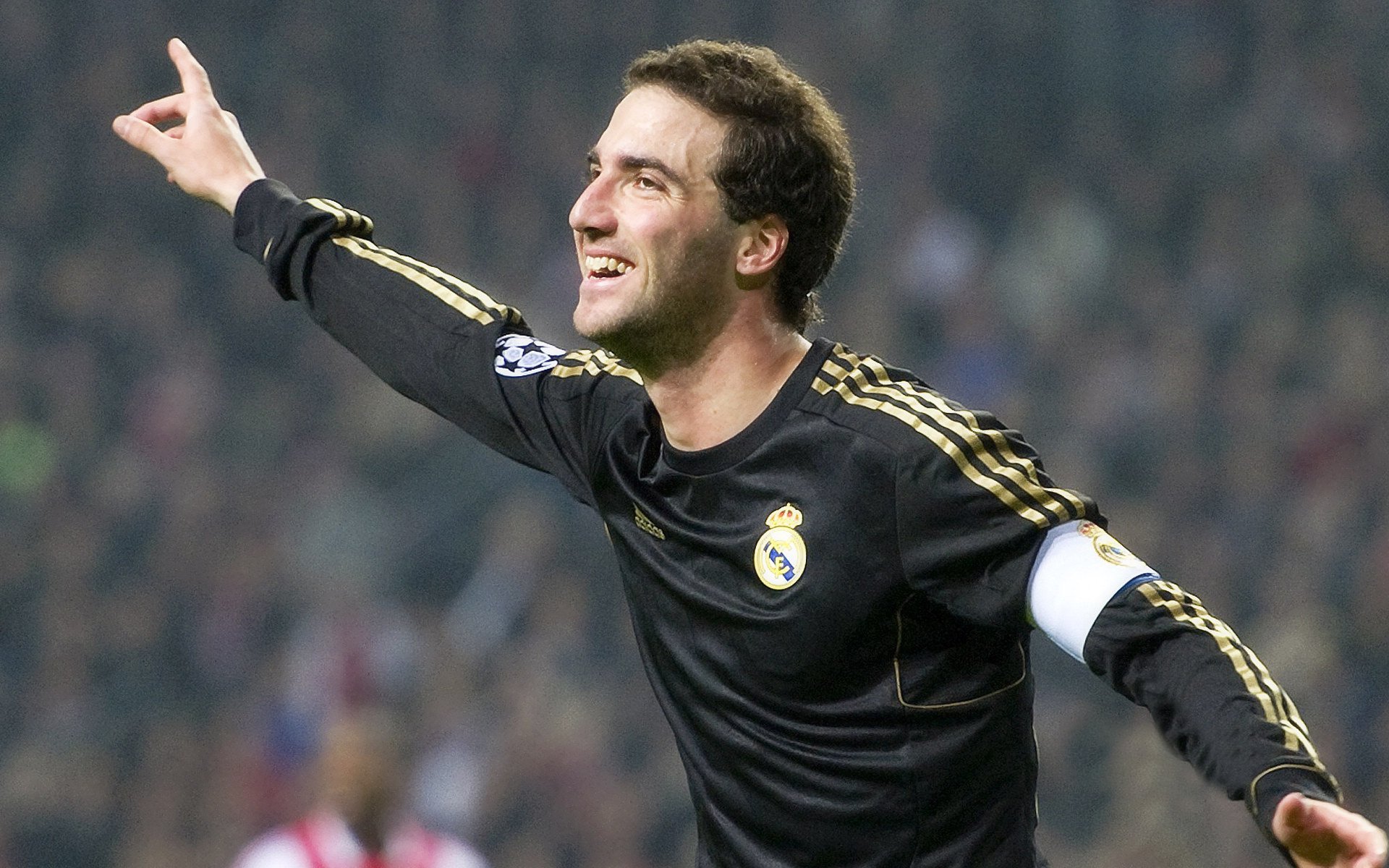 银石绝唱，当马丁绿吞噬红牛蓝，诺里斯以惊艳一笔改写F1新秩序